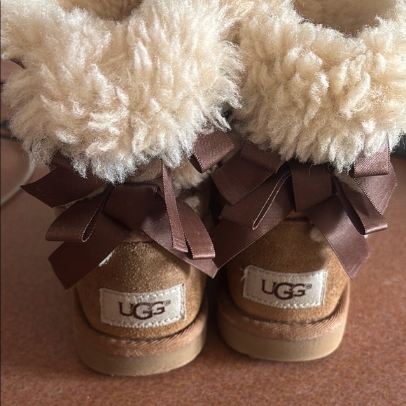UGG Kids Brown Boots with Fur Lining - Picture 1 of 3